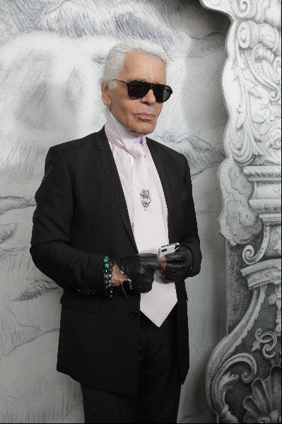 Karl-Lagerfeld-ținută